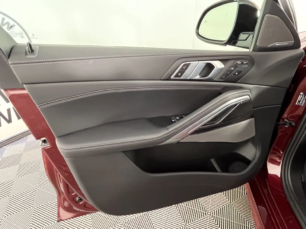Used 2026 Red Metallic BMW xDrive40i image 28