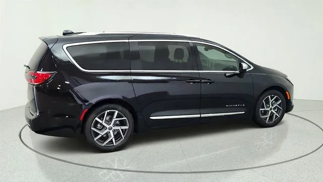 New 2027 Diamond Black Crystal Pearl-Coat Exterior Paint Chrysler Pinnacle image 14