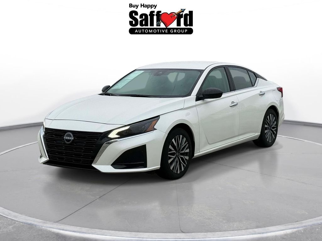 Used 2025 White Nissan 2.5 SV image 1