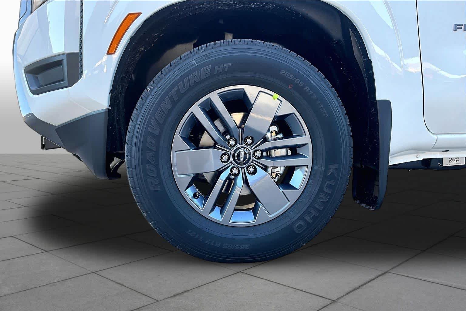 New 2027 Glacier White Nissan SV image 9