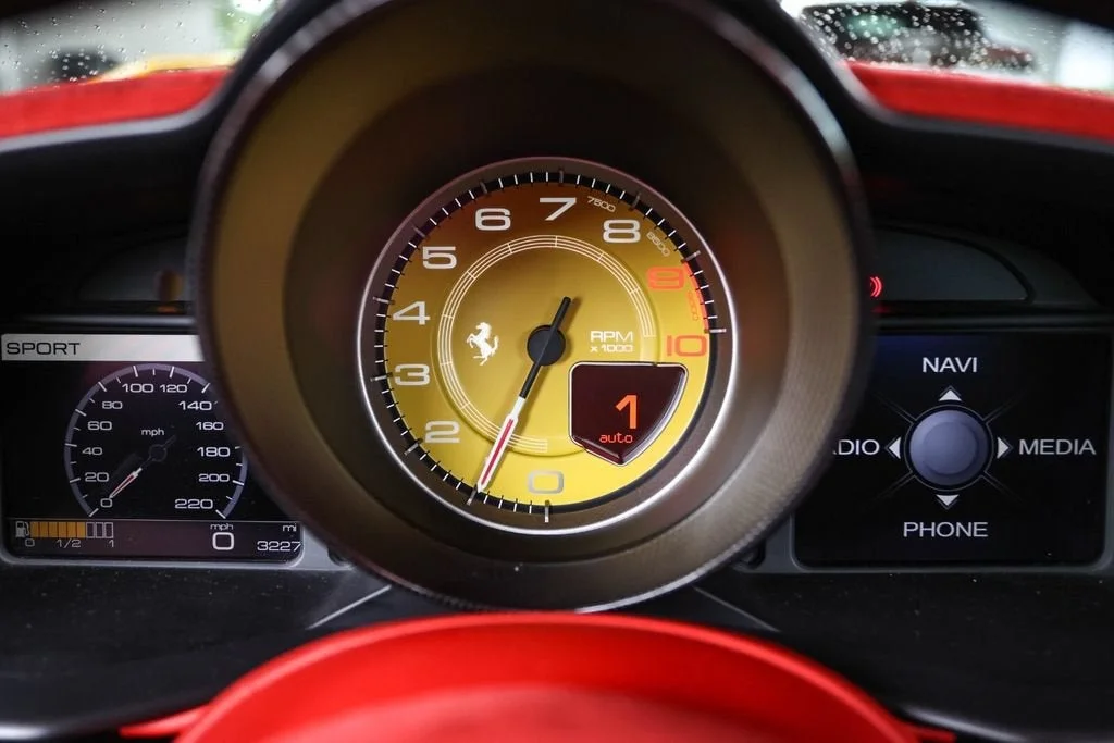 Used 2015 Grigio Titanio Metall Ferrari Base image 33