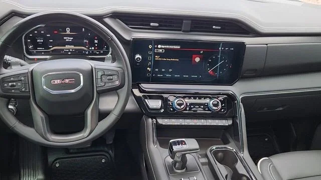 Used 2025 Summit White GMC AT4X image 28