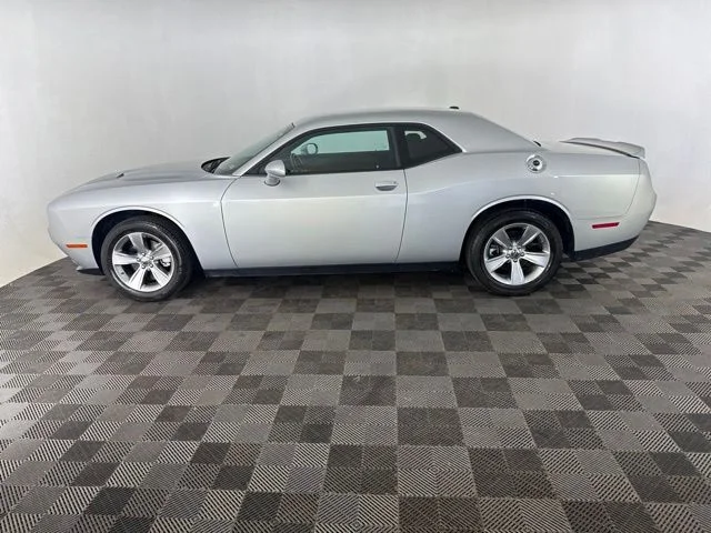 Used 2022 Silver Dodge SXT image 10