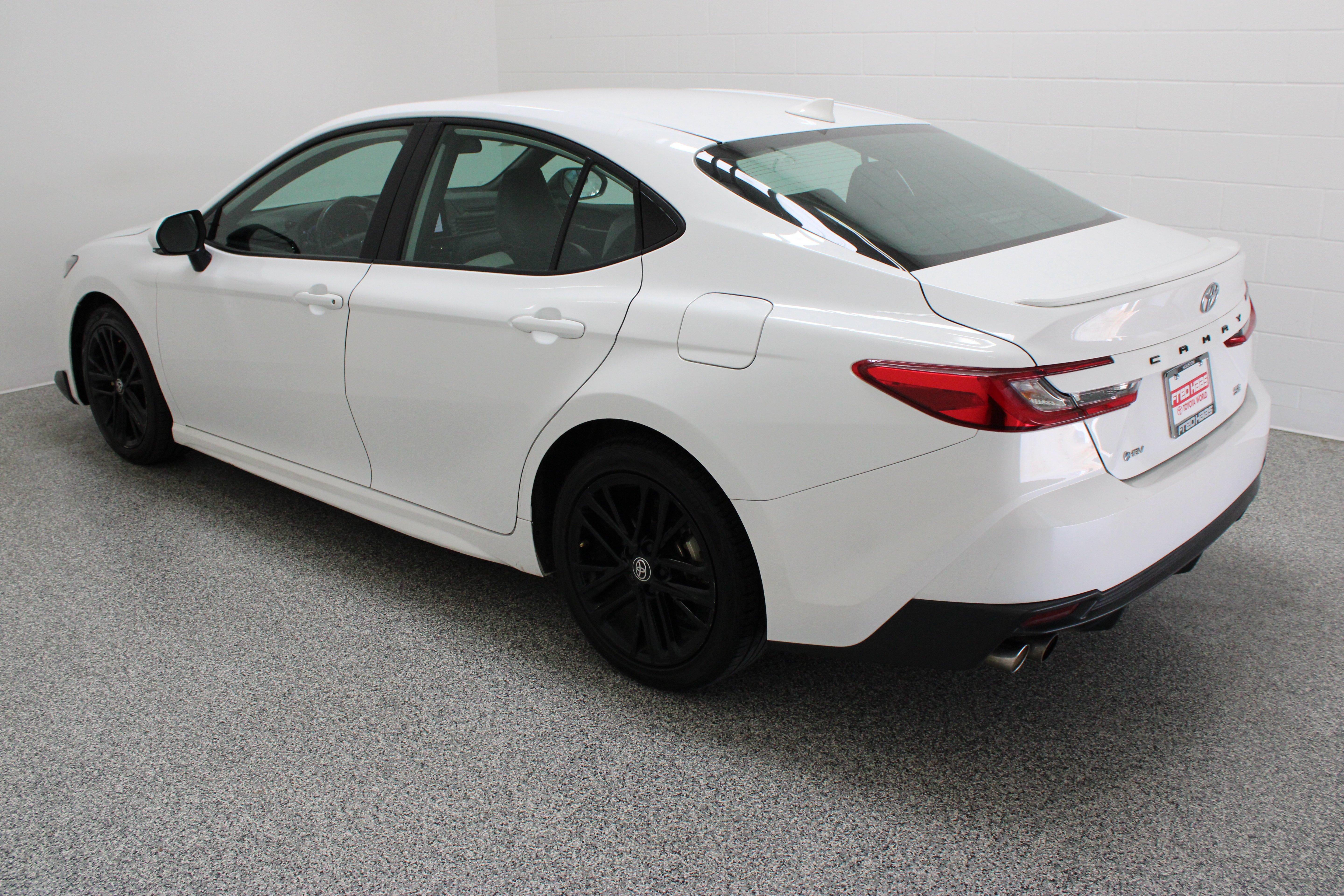 Used 2025 BLIZZARD PEARL Toyota SE image 9
