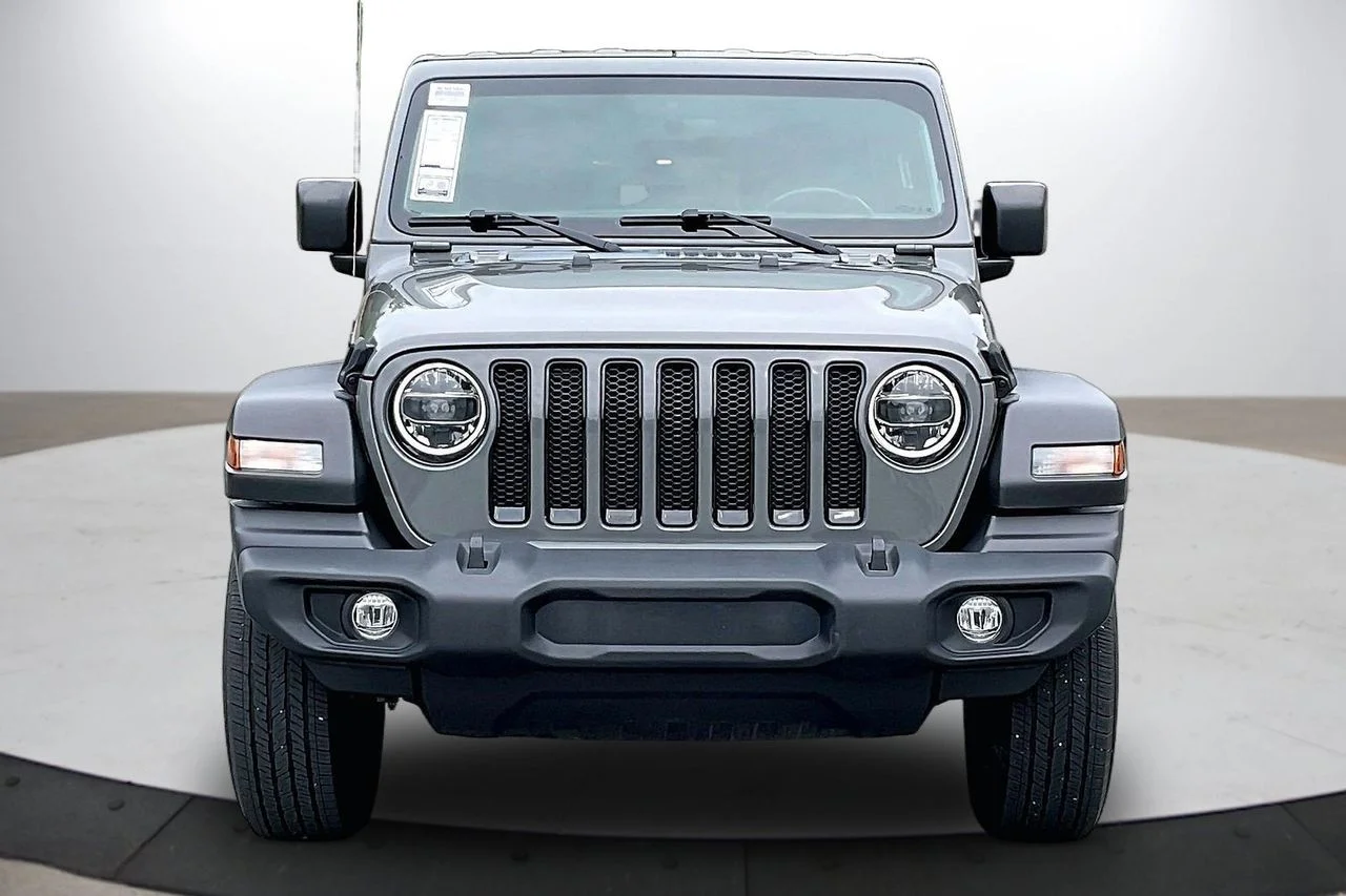 Used 2022 Gray Jeep Sport Altitude image 3