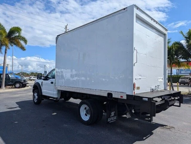 Used 2018  Ford XL image 4