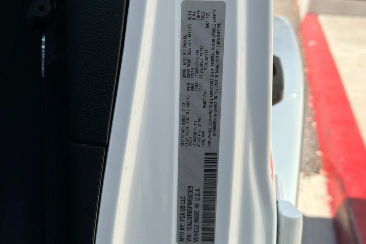 Used 2023 BRIGHT WHITE CLEAR Jeep Rubicon image 29