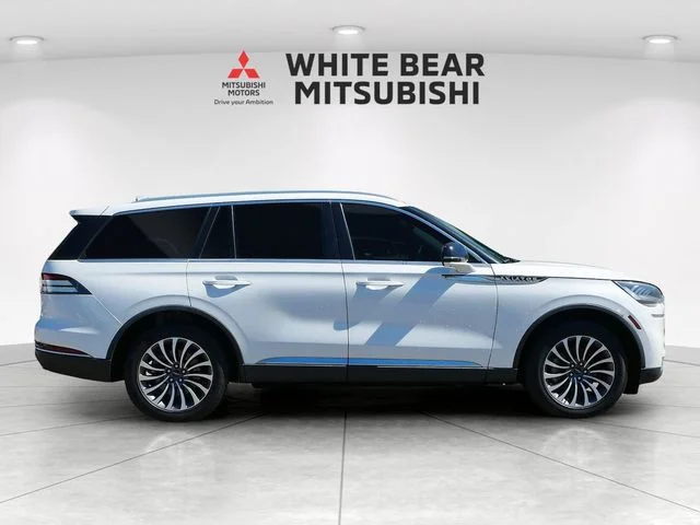 Used 2021 White Lincoln Reserve image 6