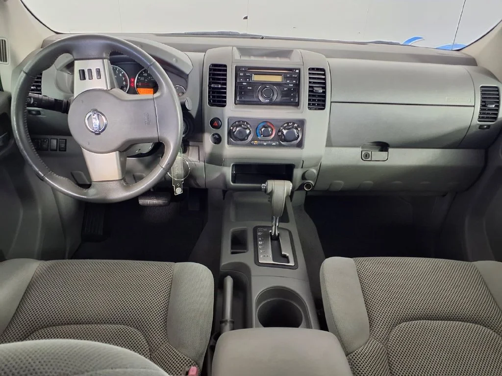 Used 2008 Gray Nissan LE image 12