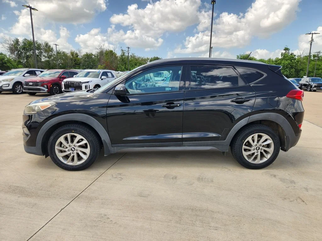 Used 2016 Ash Black Hyundai SE image 6