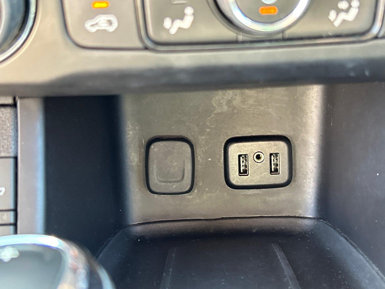 Used 2019 Dark Sky Metallic GMC SLT image 22