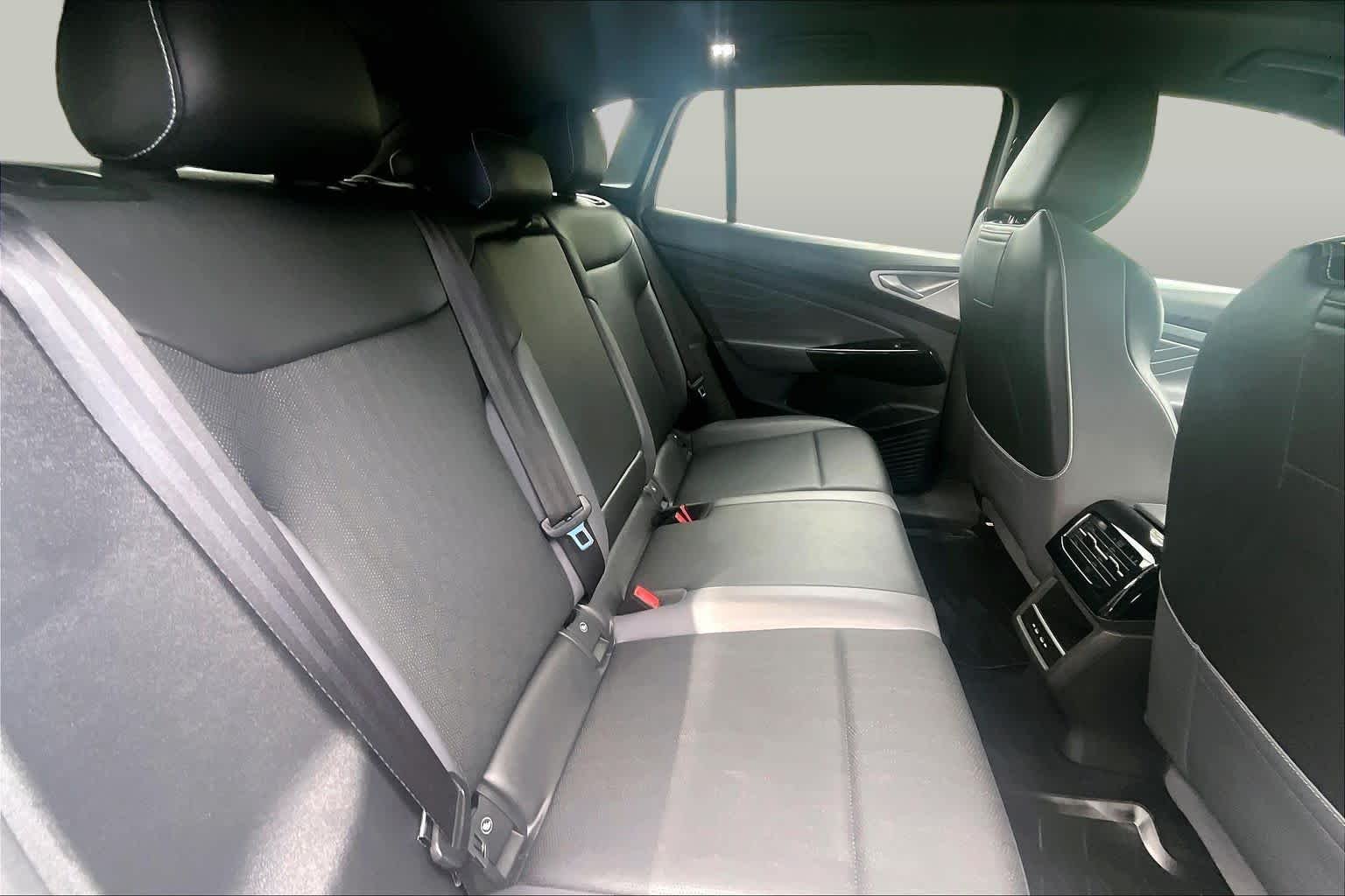 Used 2024 Pure Gray Volkswagen S image 19