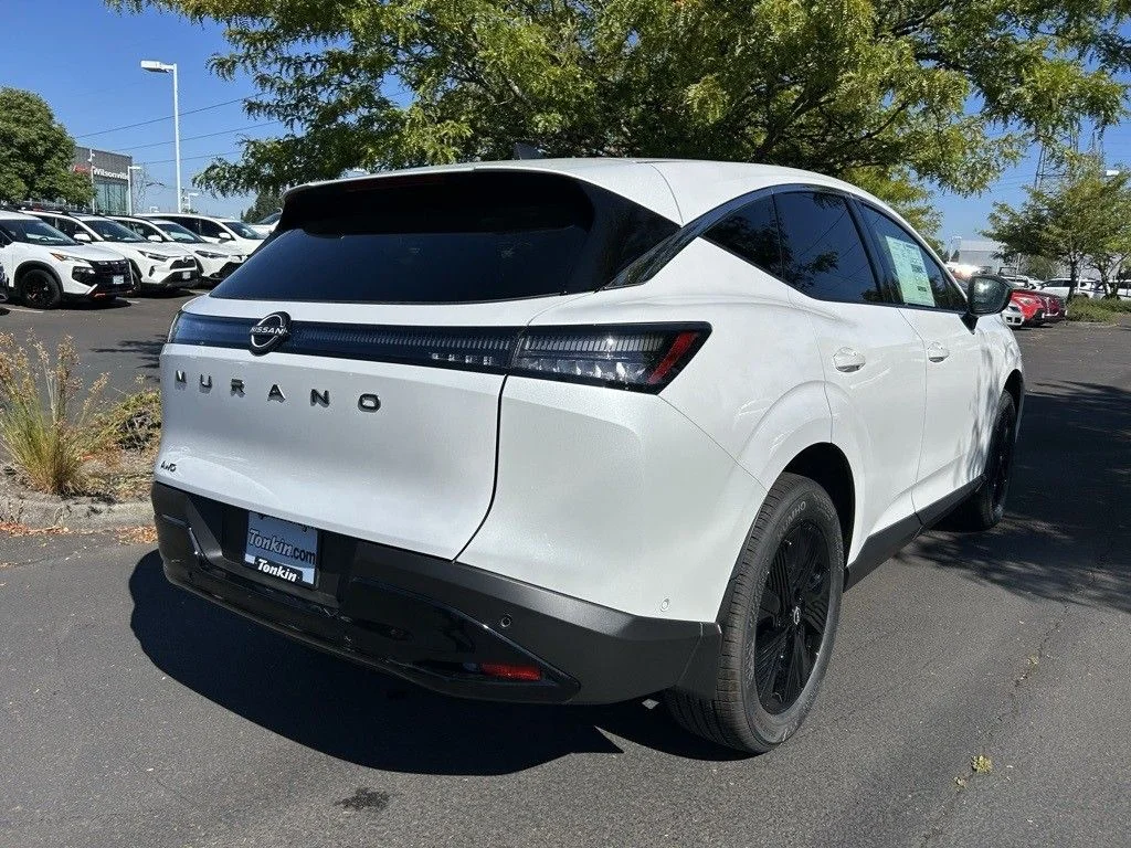 Used 2025 Everest White Pearl Tricoat Nissan SV image 5