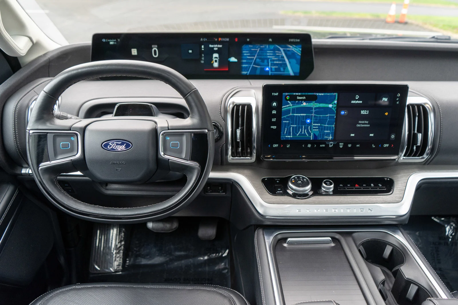 Used 2025 Black Metallic Ford Platinum image 15
