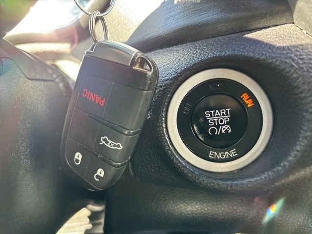 Used 2015 Silver Chrysler Limited image 21