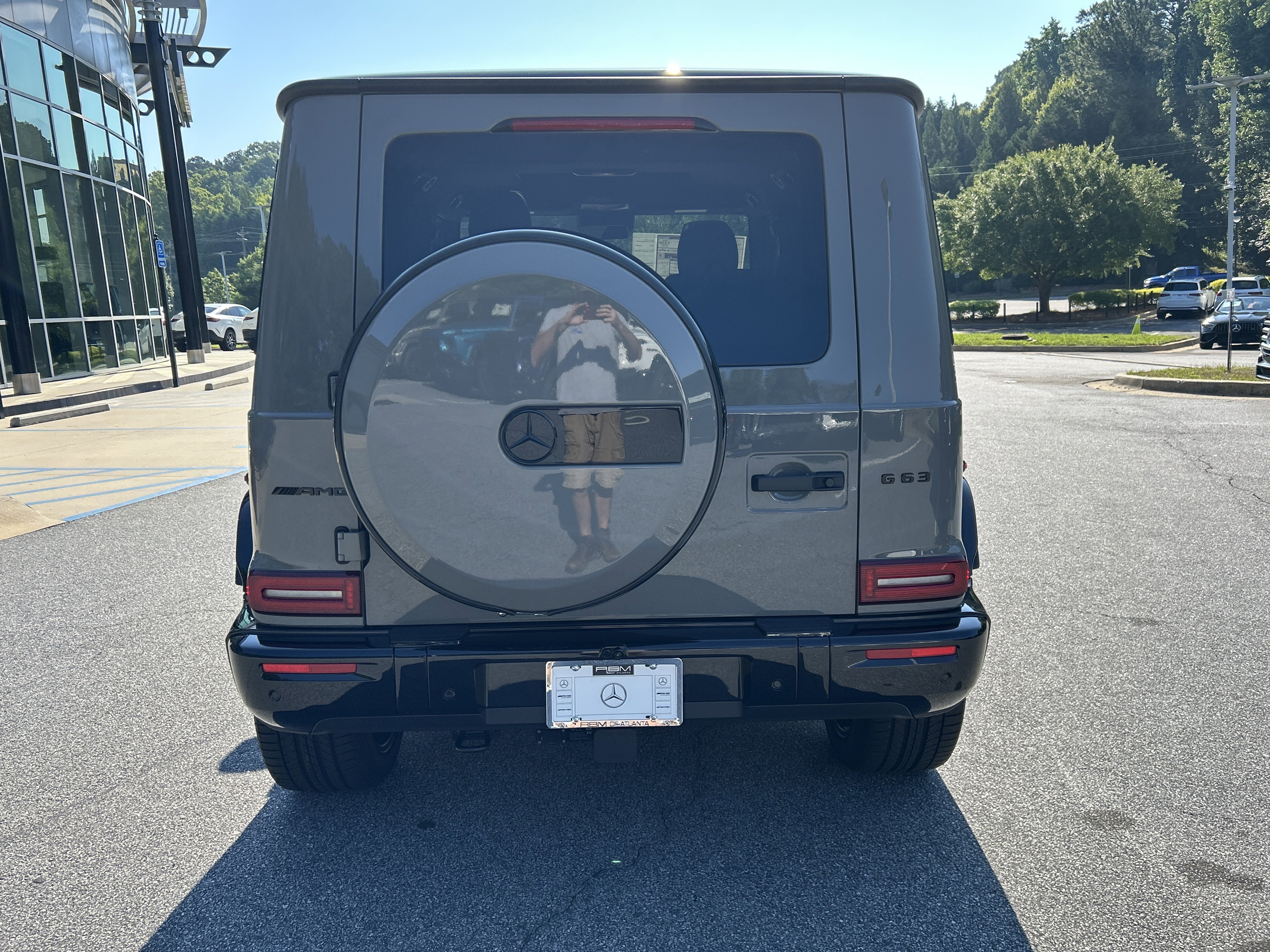New 2026 MANUFAKTUR Arabian Grey Non- Metallic Mercedes-Benz AMG® G 63 SUV image 8