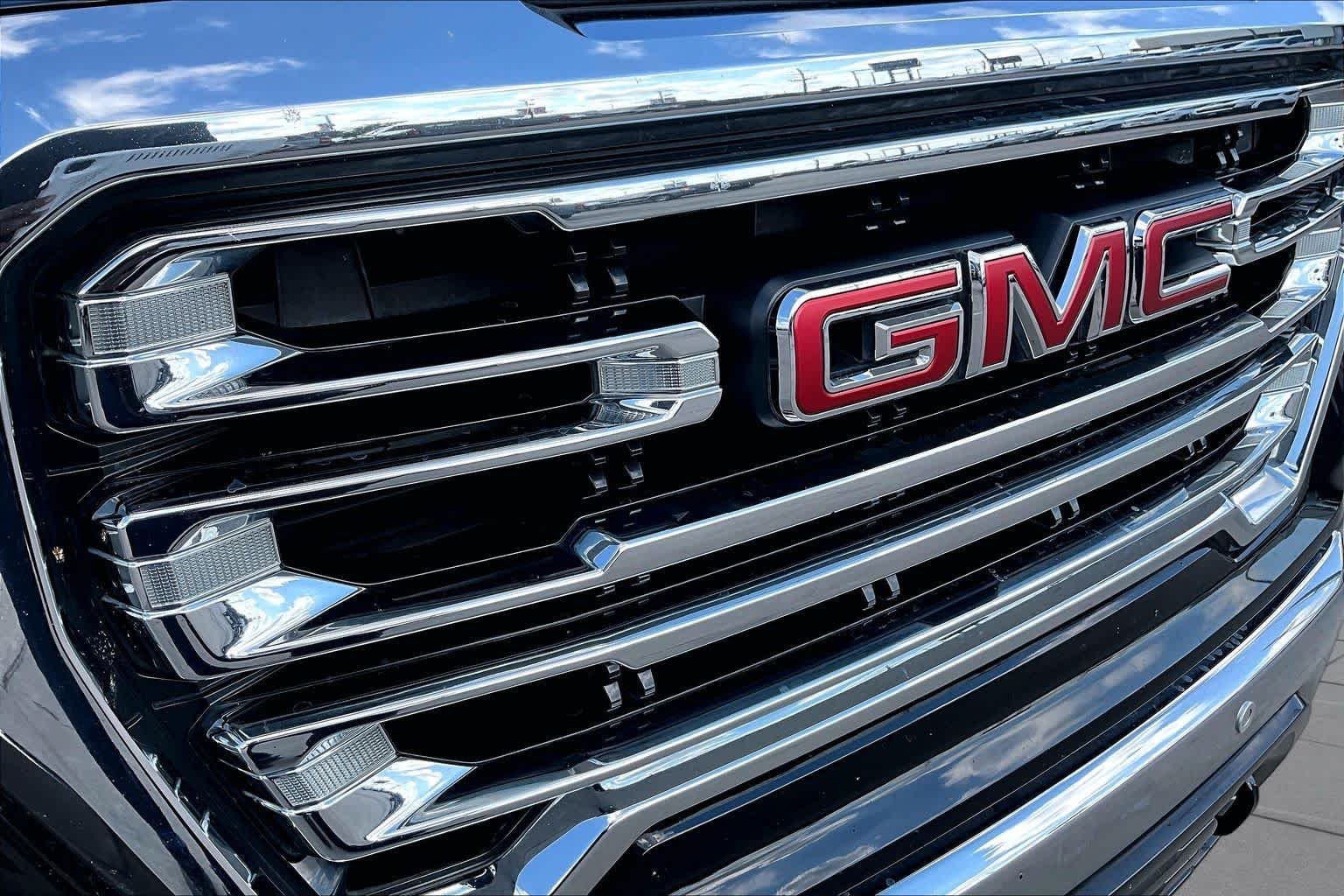 Used 2022 Onyx Black GMC SLT image 30