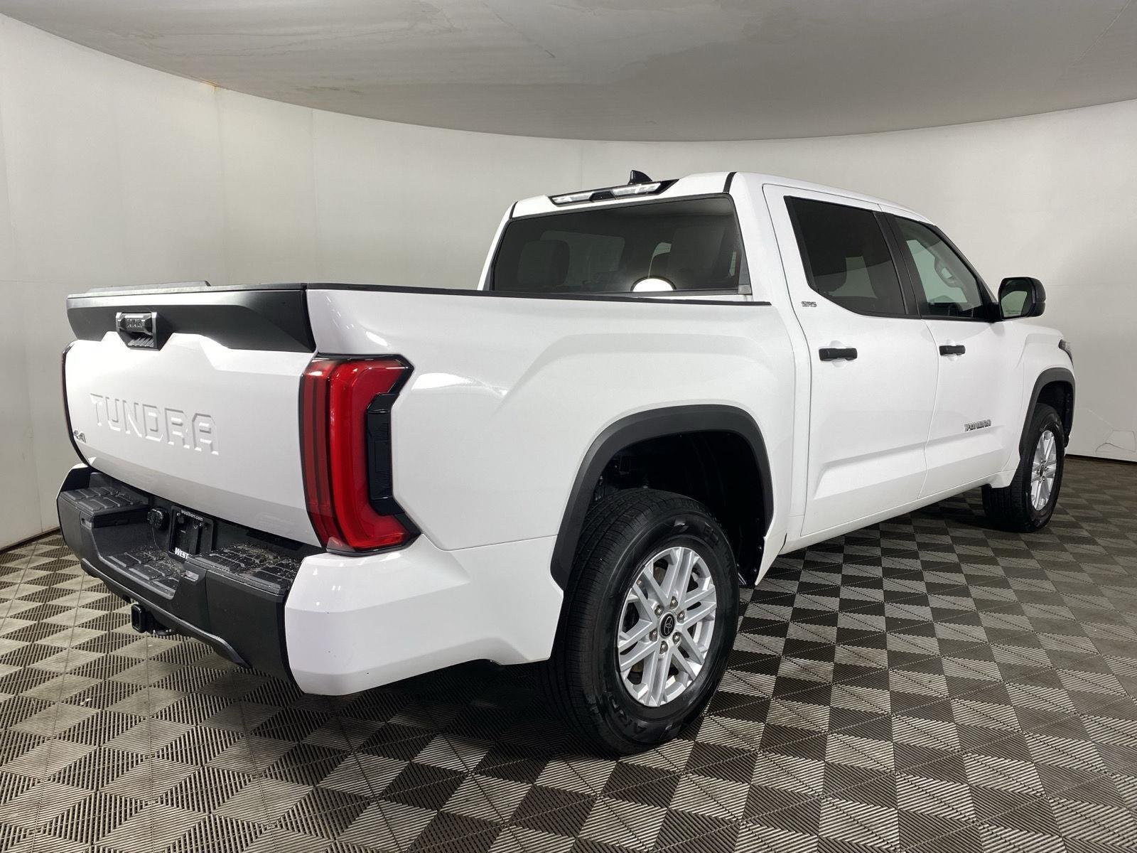 Used 2024 Ice Cap Toyota SR5 image 6