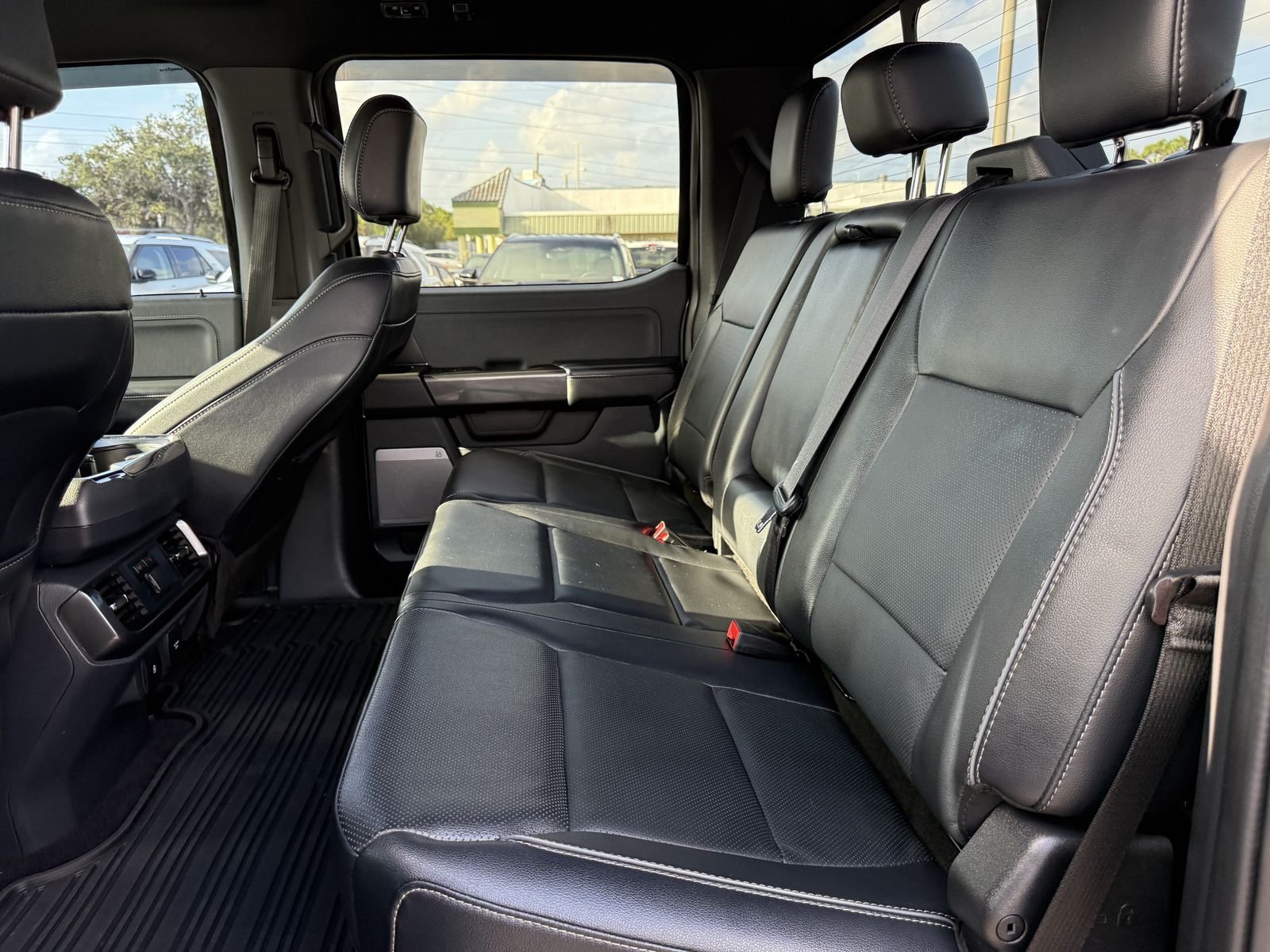 Used 2023 Gray Metallic Ford Lariat image 19
