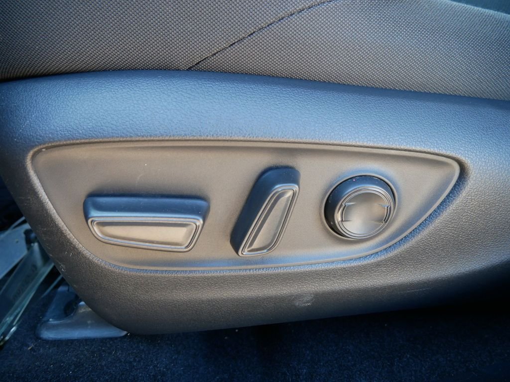 2024 Toyota Venza LE - Photo 21