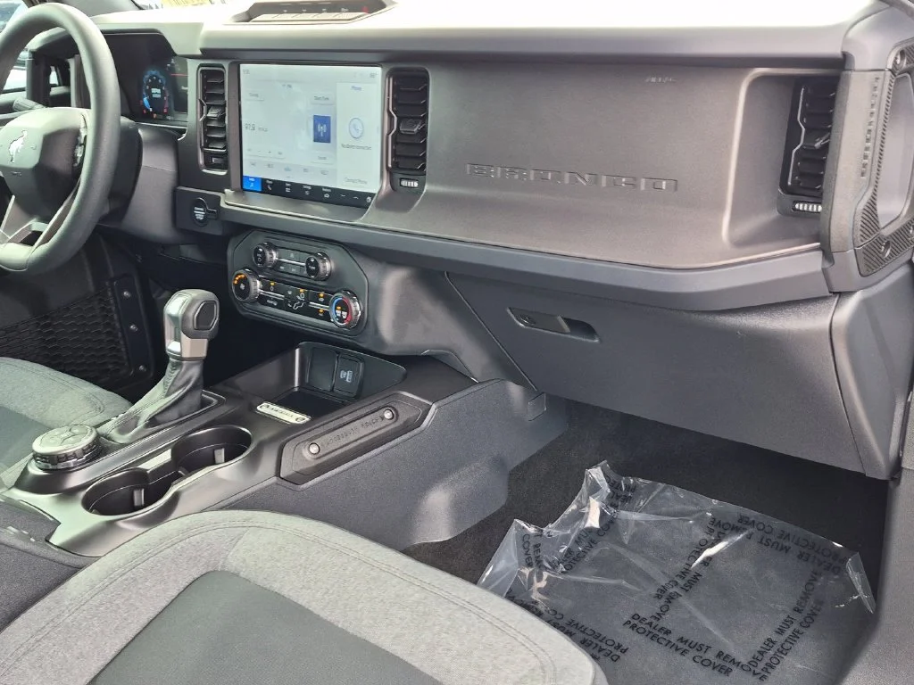 Used 2025 Oxford White Ford Base image 8
