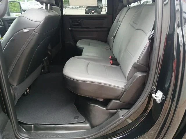 New 2026 Diamond Black Crystal Pearl-Coat Exterior Paint RAM TRADESMAN image 17