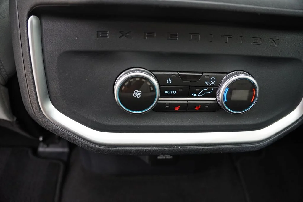 Used 2025 Silver Ford Platinum image 21