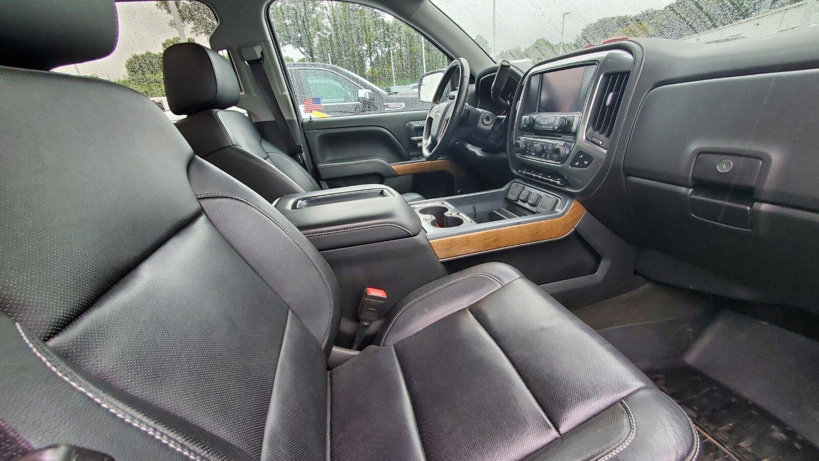 Used 2015 SUMMIT WHITE Chevrolet LTZ image 4