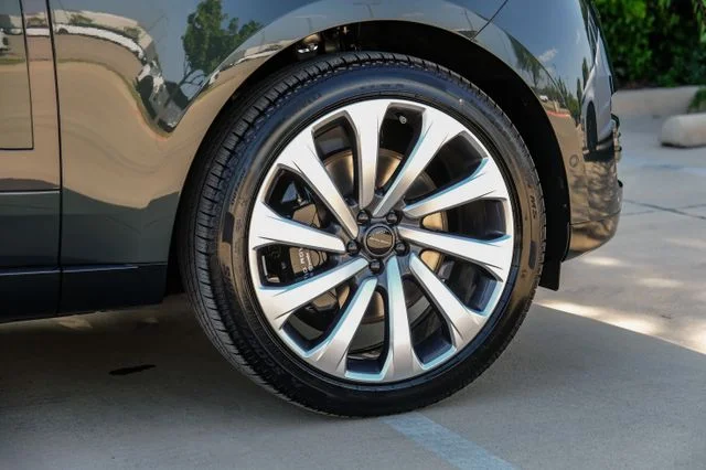 New 2026  Land Rover SE image 70