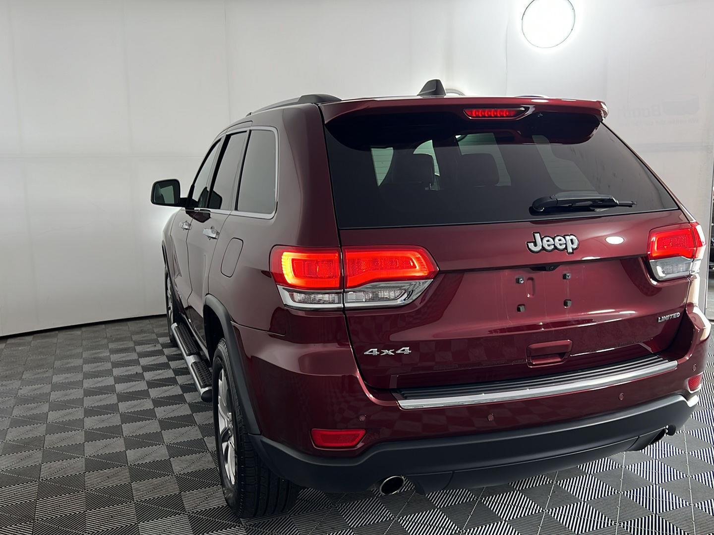 Used 2016 Velvet Red Pearlcoat Jeep Limited image 9