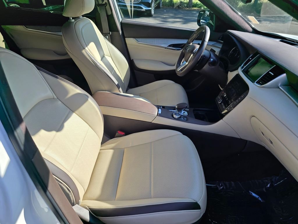 Used 2020 Majestic White INFINITI Autograph image 11