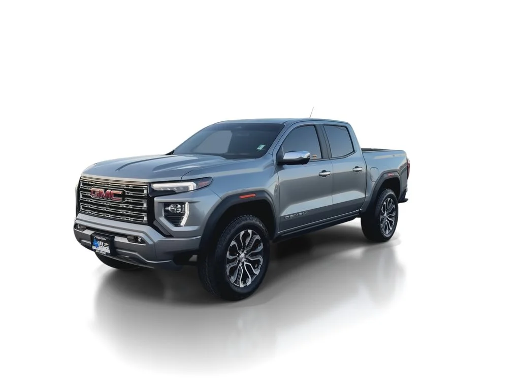 Used 2025 Silver GMC Denali image 4