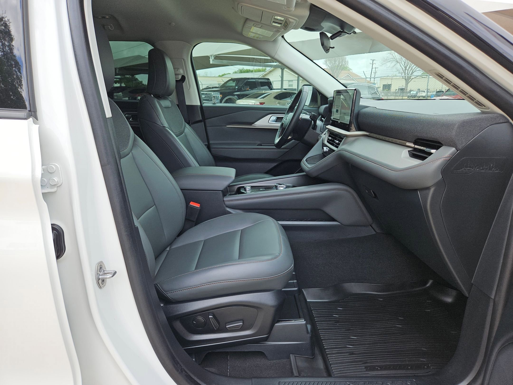 2025 Ford Explorer Active - Photo 28