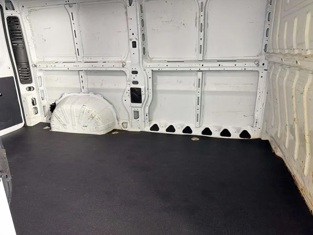 Used 2022 White Ram Base image 14