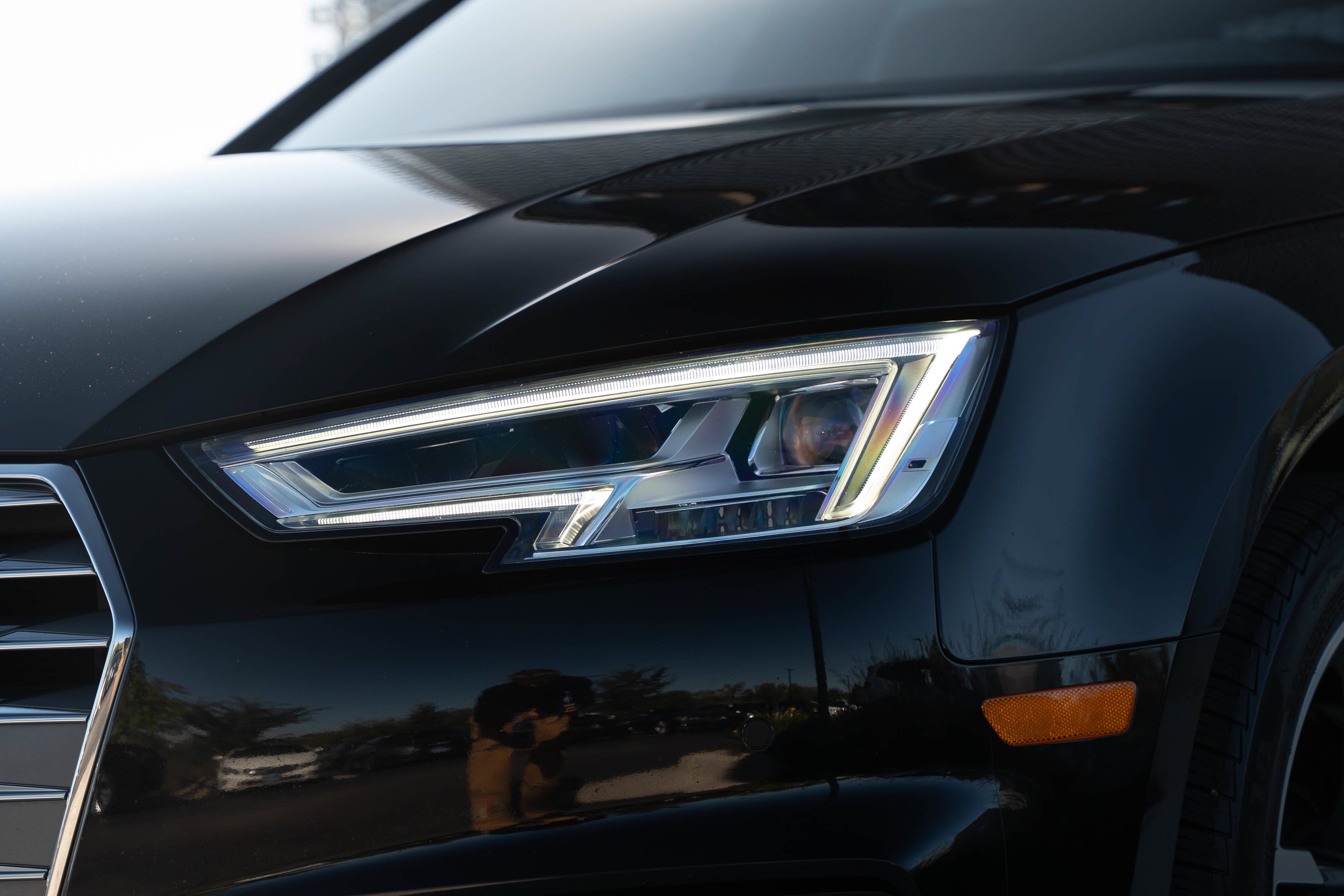 Used 2018 Mythos Black Metallic Audi Tech Premium Plus image 31
