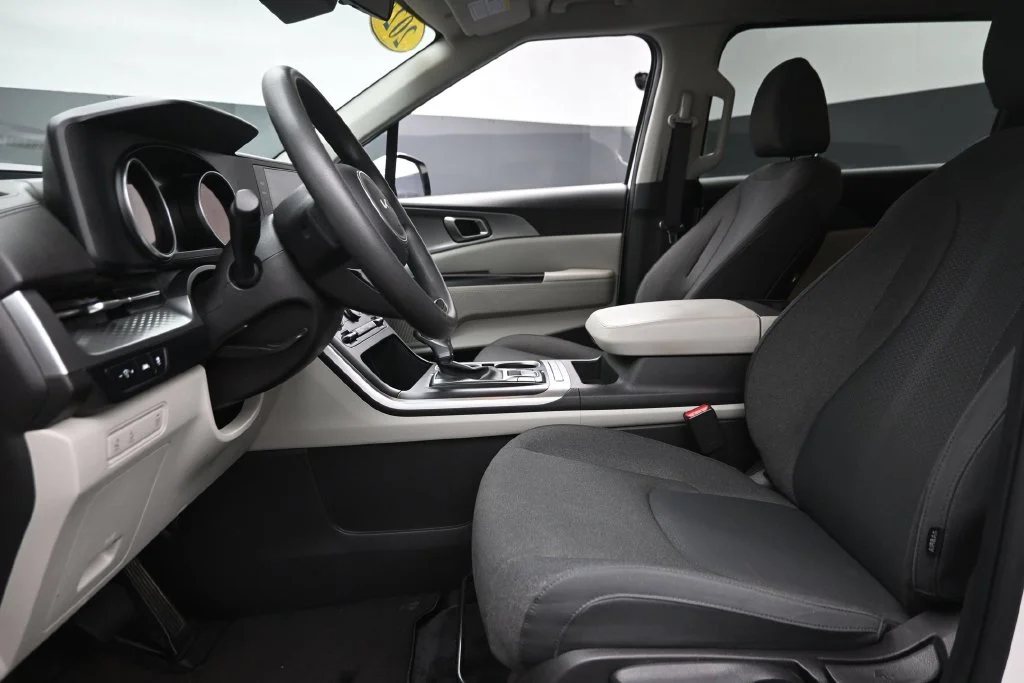 Used 2024 White Kia LX image 17