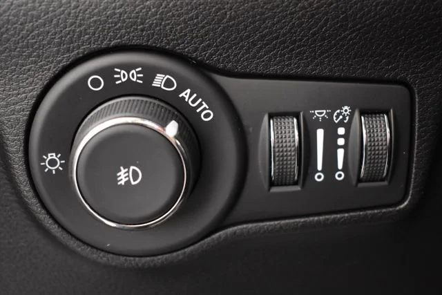 Used 2022 Gray Jeep Limited image 32