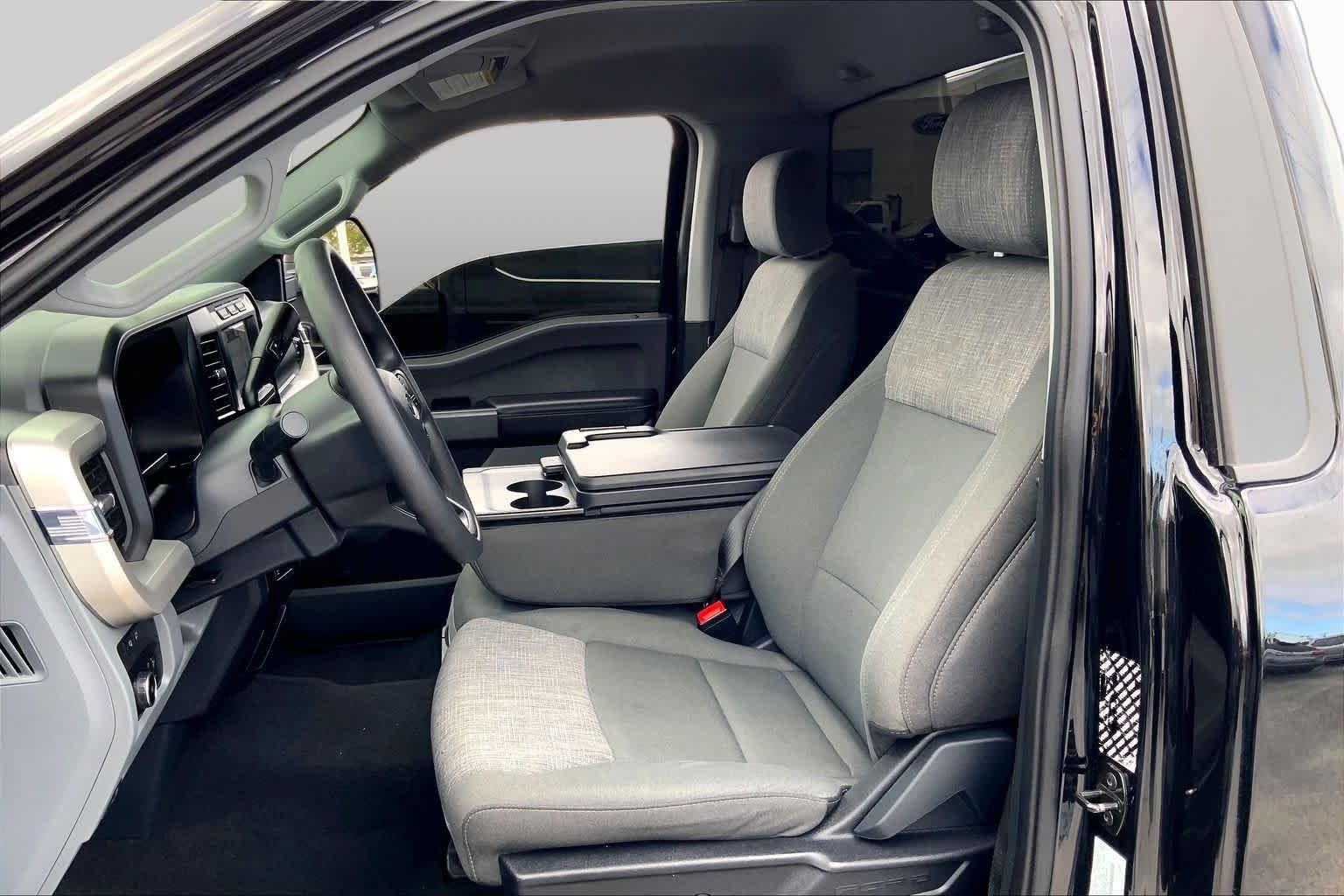 Used 2023 Agate Black Metallic Ford XLT image 7