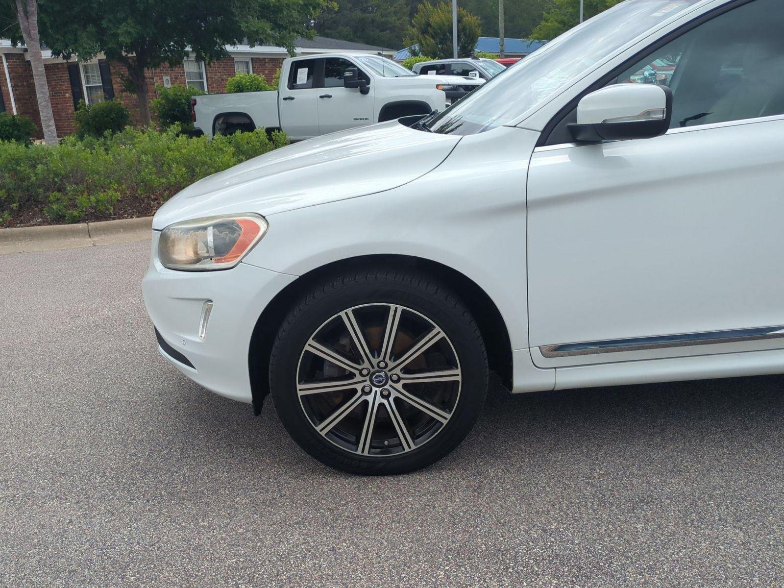 Used 2015  VOLVO  image 9
