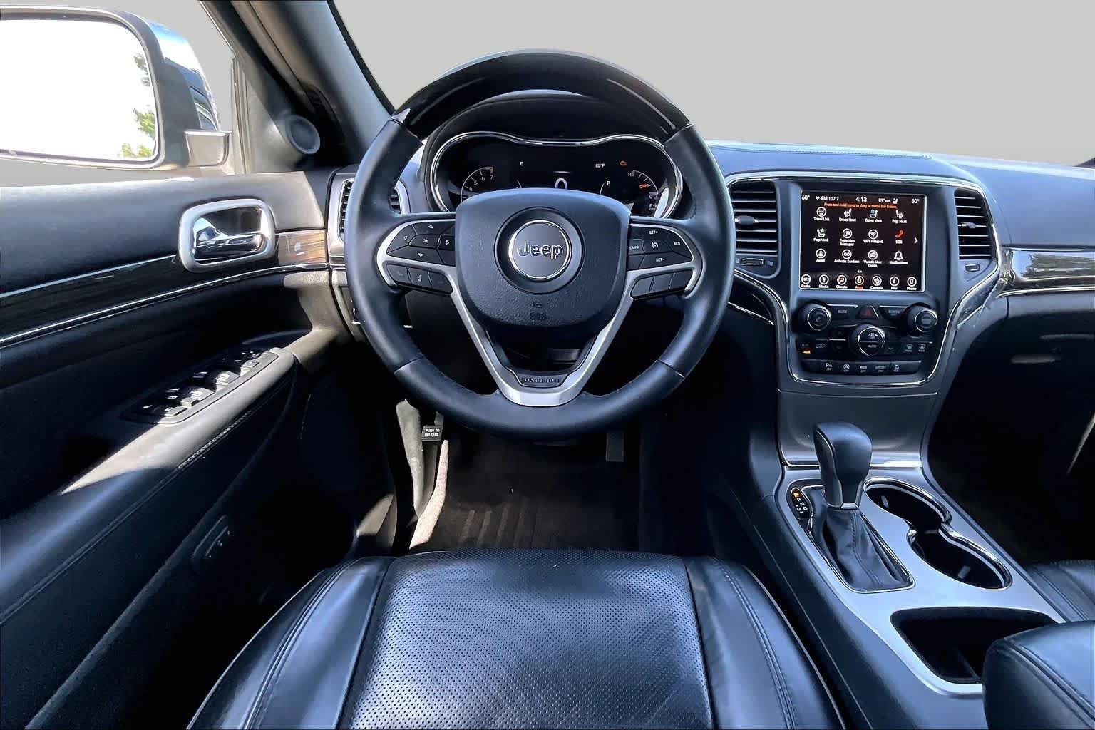 Used 2018 Diamond Black Crystal Pearlcoat Jeep Overland image 6