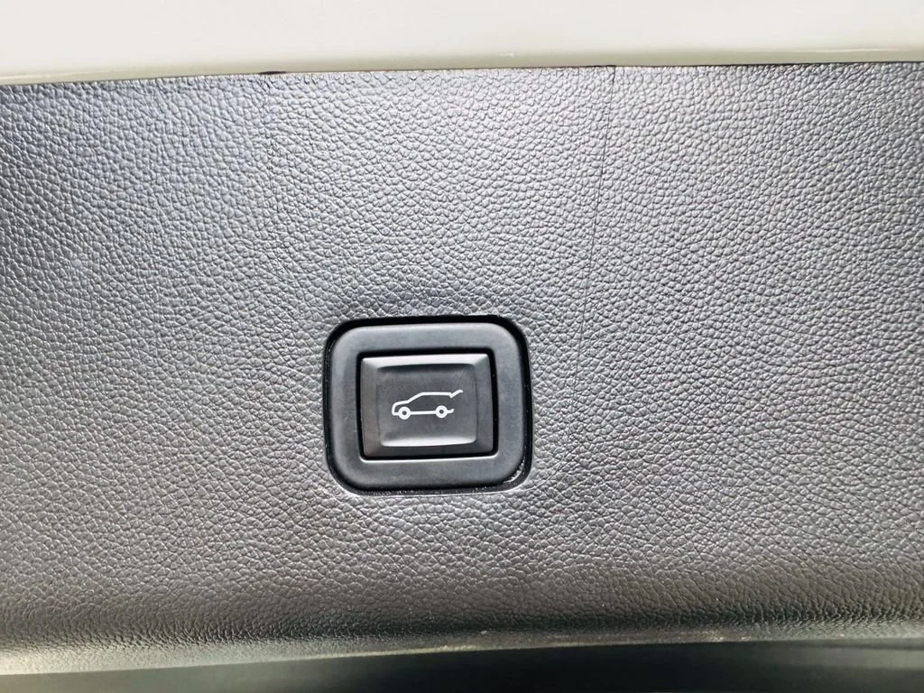 Used 2020 SUMMIT WHITE Chevrolet Premier image 32
