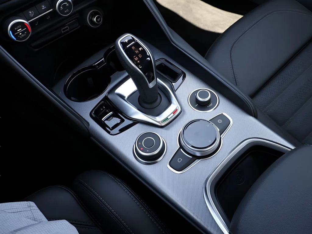 New 2026 Vulcano Black Metallic Alfa Romeo Base image 28