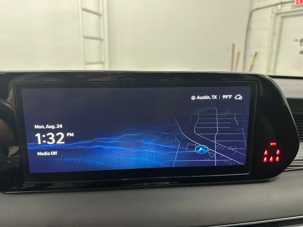 Used 2025 Silver Hyundai Calligraphy image 17