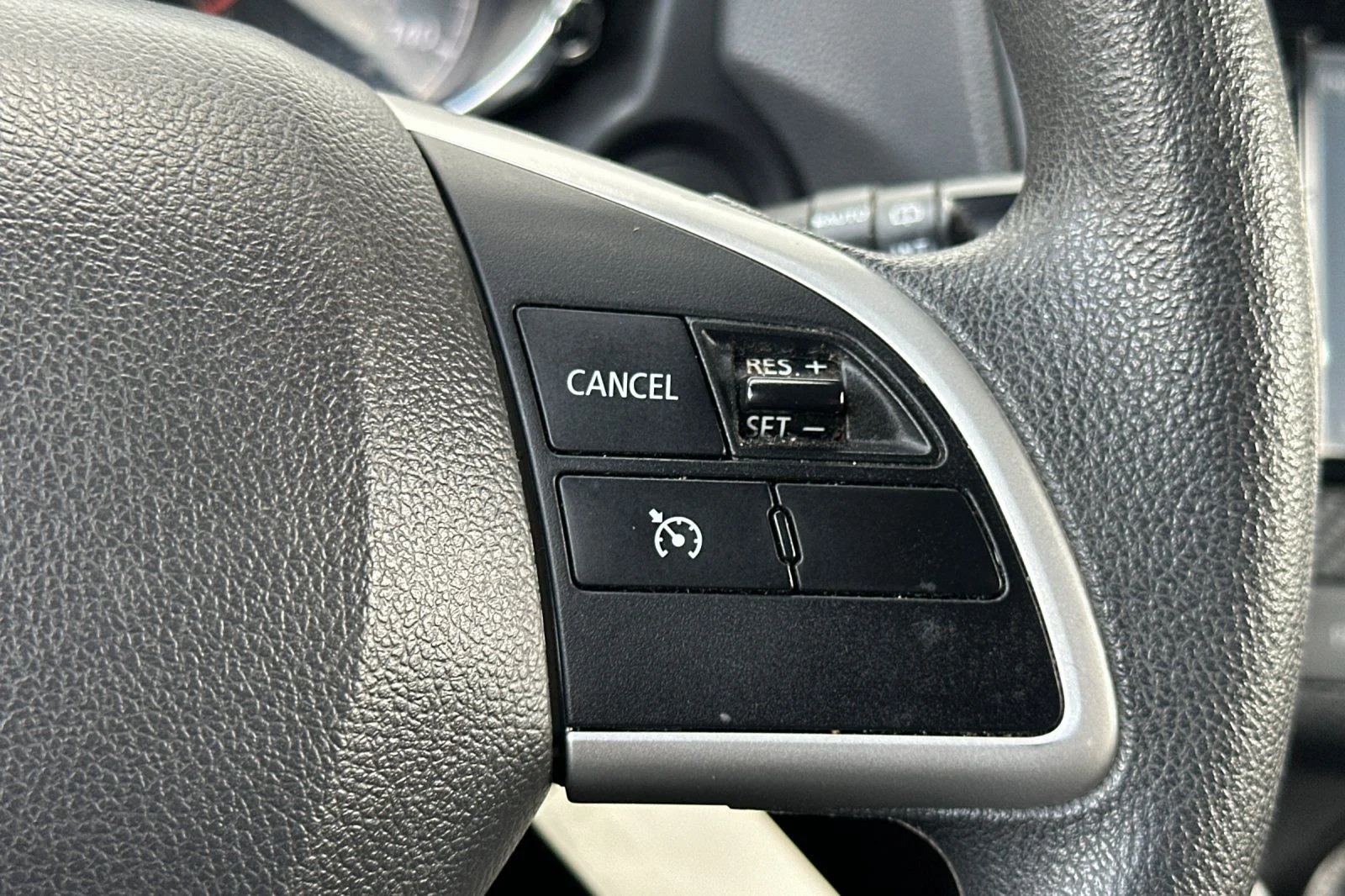 Used 2022  Mitsubishi 2.0 ES image 25