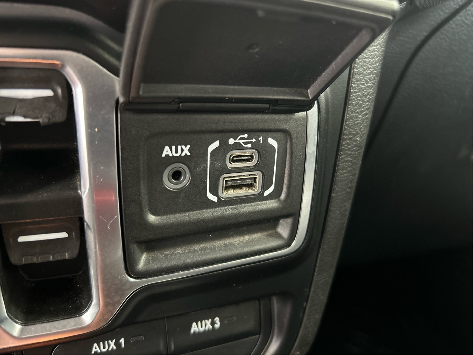 Used 2022 White Jeep Unlimited Willys image 32