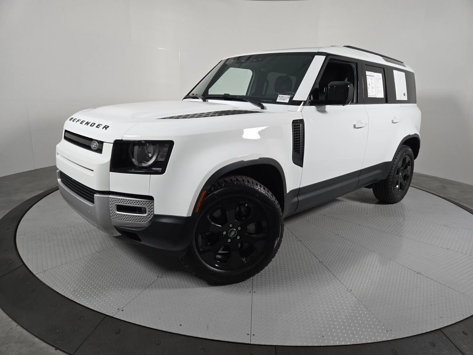 2024 Land Rover Defender 110 S P400's photo