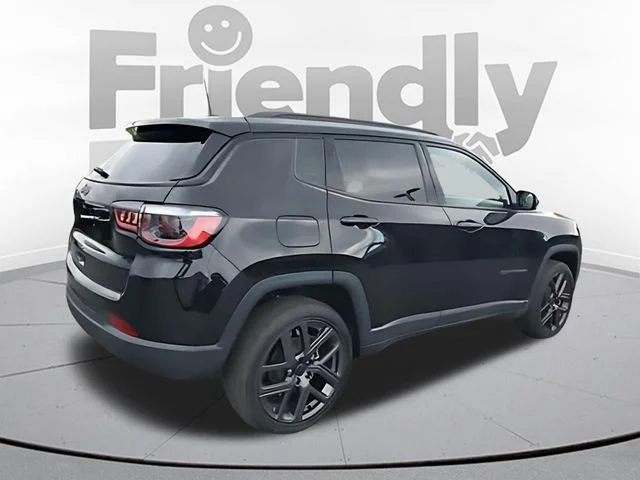 New 2026 Diamond Black Crystal Pearlcoat Jeep Limited image 5