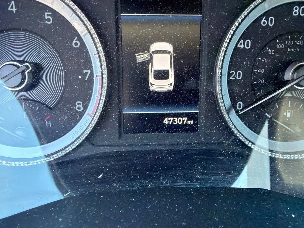 Used 2022 Gray Hyundai SEL image 9