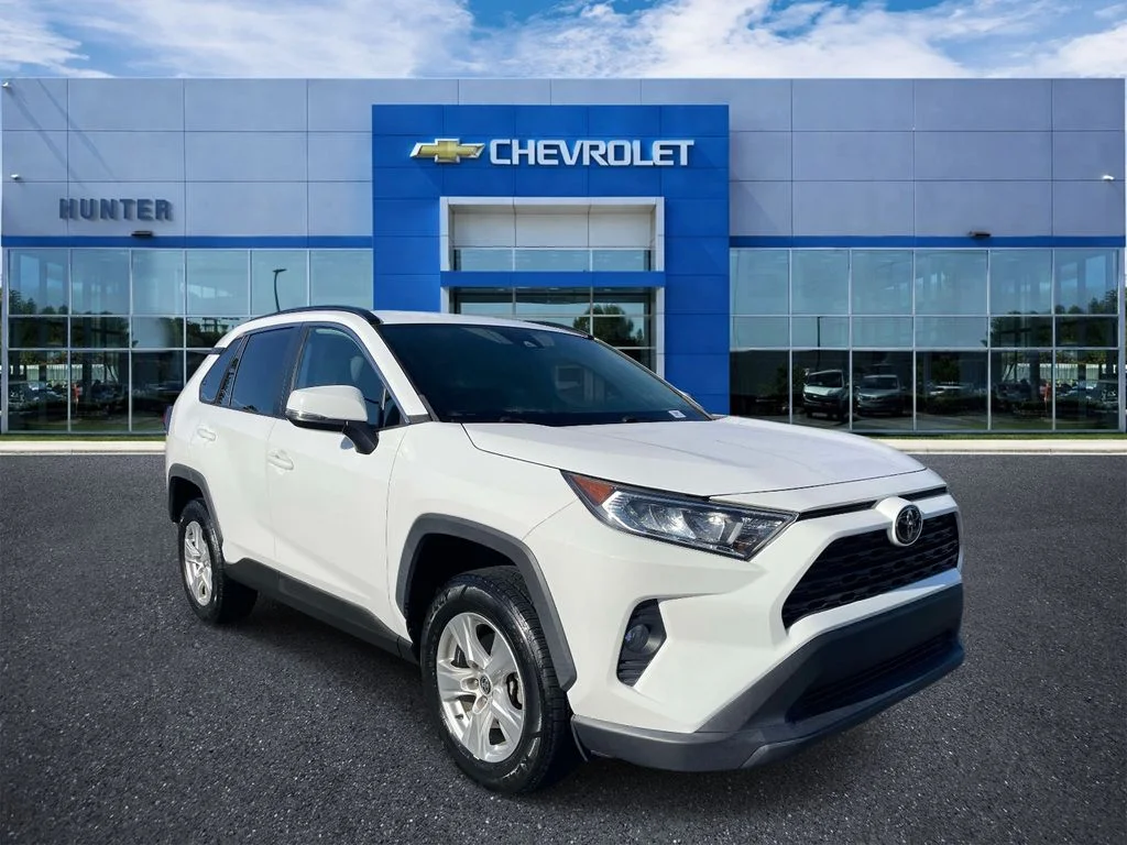 Used 2021  Toyota XLE image 1