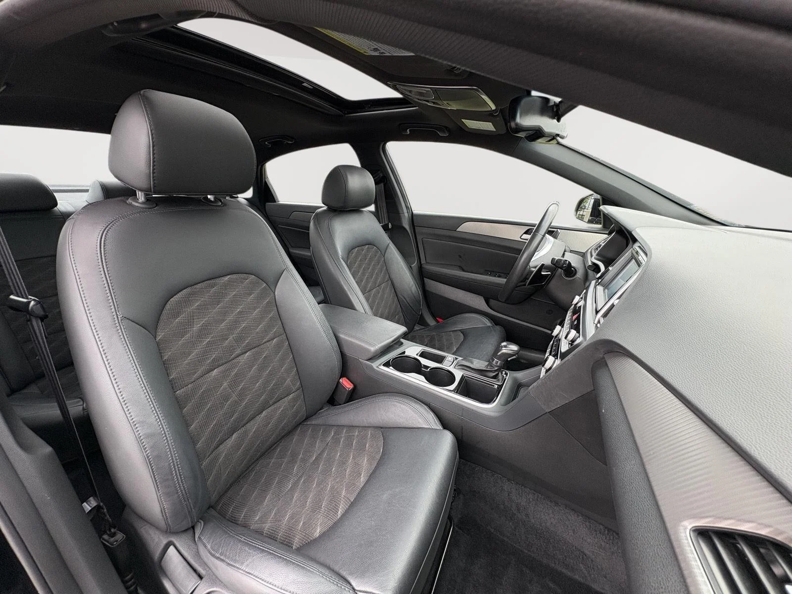 Used 2018 Phantom Black Hyundai Sport image 24